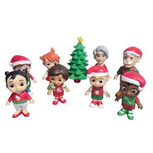 CoComelon Christmas Figure Set of 8 Articulated Characters & Tree 3"